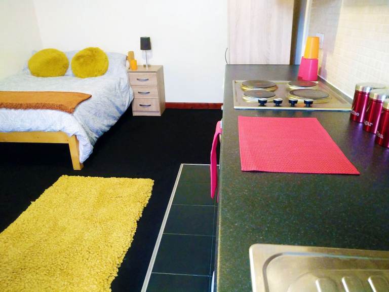 Studio flat - Shirley - BILLS INC - Available NOW