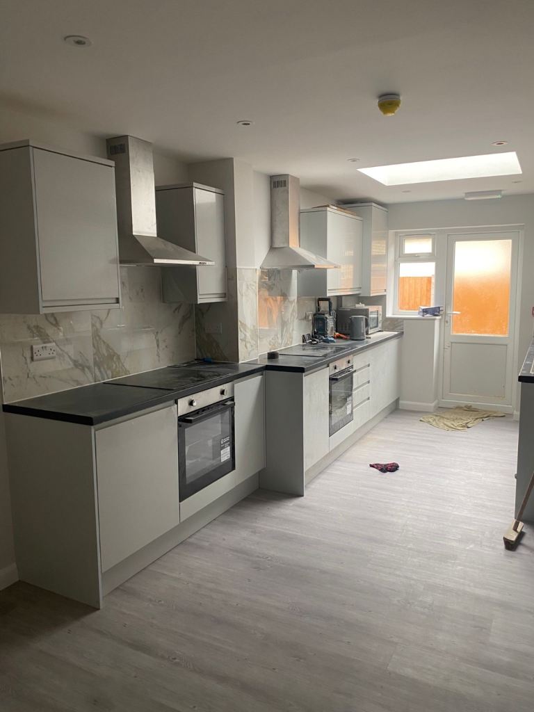 5bed 4 bath property available now