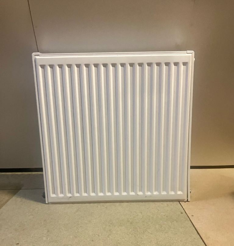 1 x White Panel Radiator - Excellent Condition