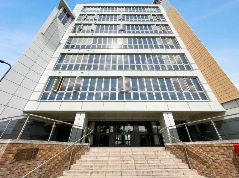 Stylish 2 Bed Apartment with Ensuite – West Ealing / Elizabeth Line W13