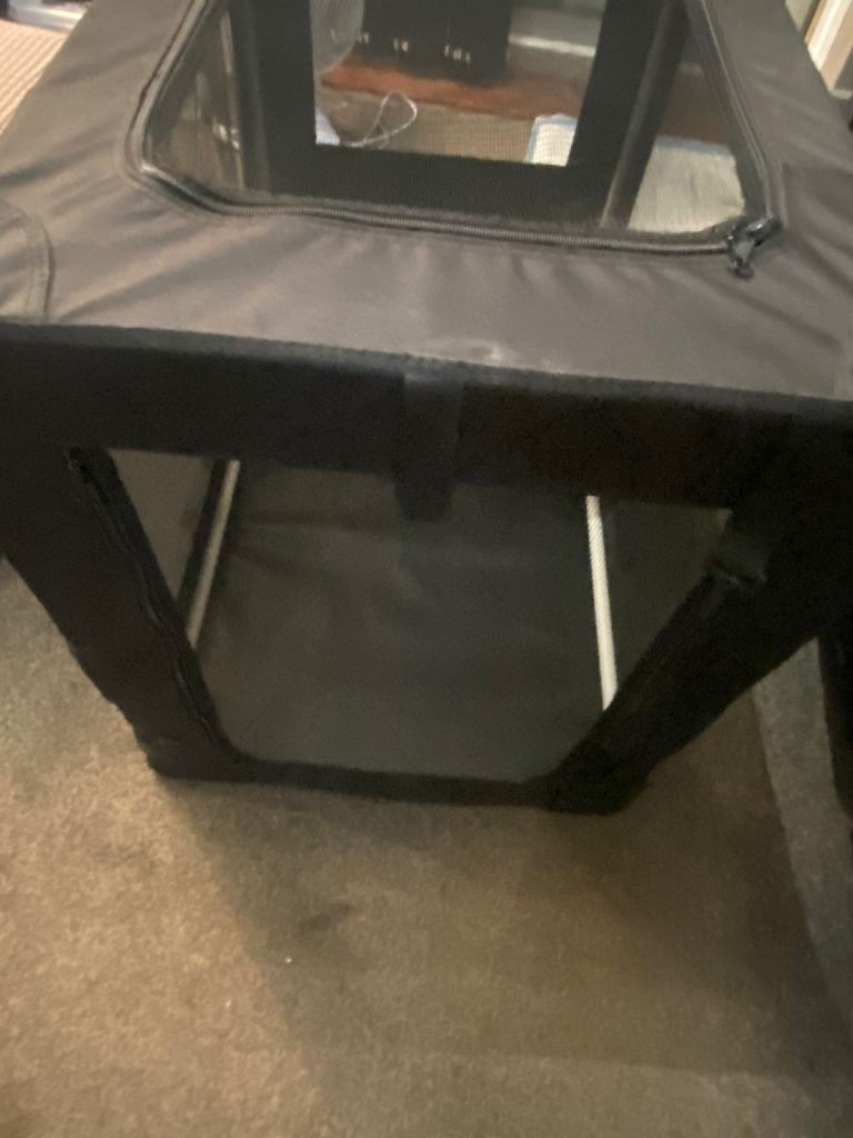 Travel pet crate 890 x 630 approximately 