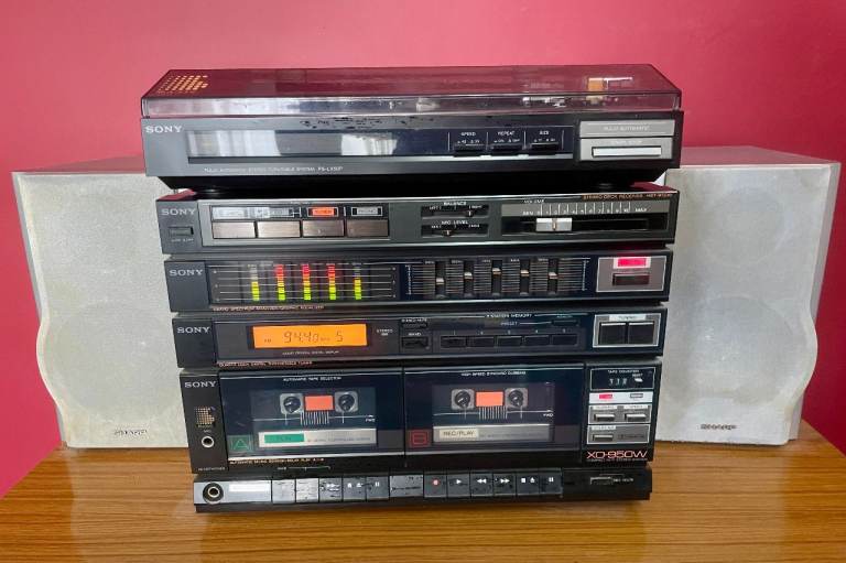 Sony Stereo HiFi System with Turntable/Deck and Speakers XO-950W