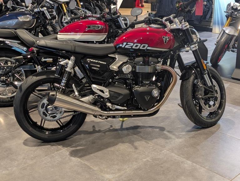TRIUMPH SPEED TWIN 1200 - NEW IN STOCK - CONTRIBUTION