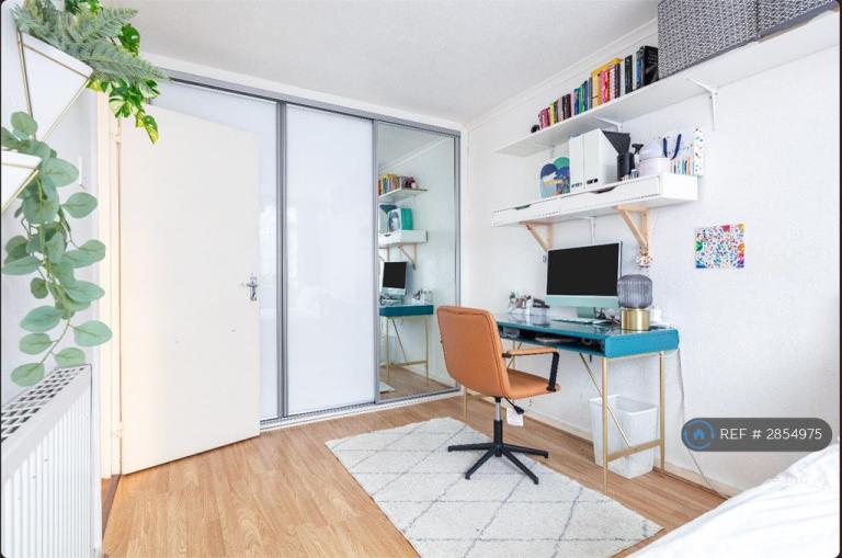 4 bedroom house in Hevelius Close, London, SE10 (4 bed) (#2854975)
