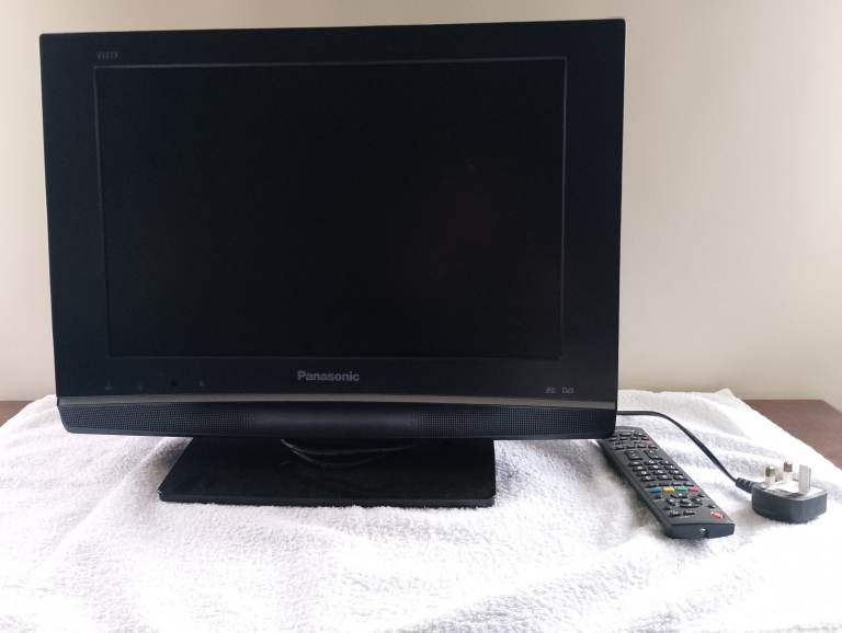 Panasonic 19 inch screen colour TV - full working order!