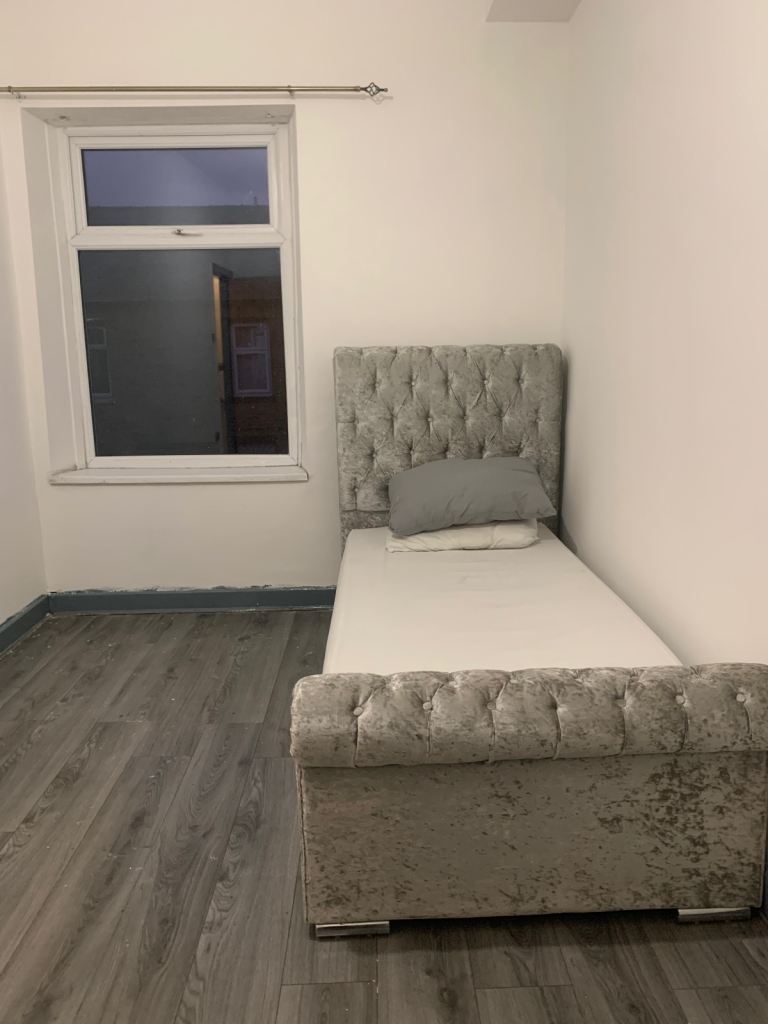 Room available for rent 
