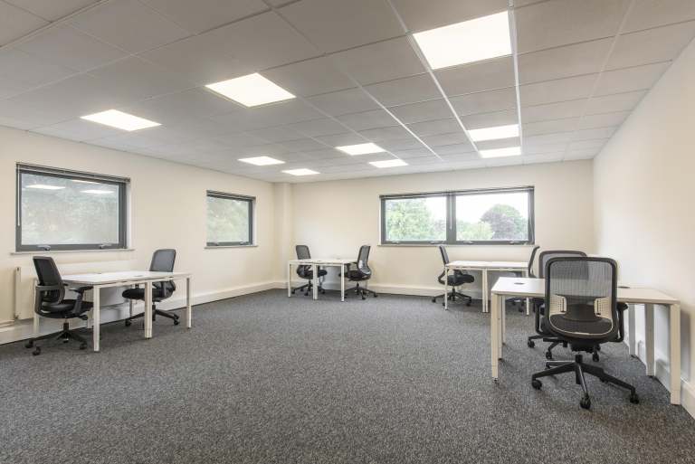 Spacious Office in DARTFORD DA15FS for Up to 15 Workstations