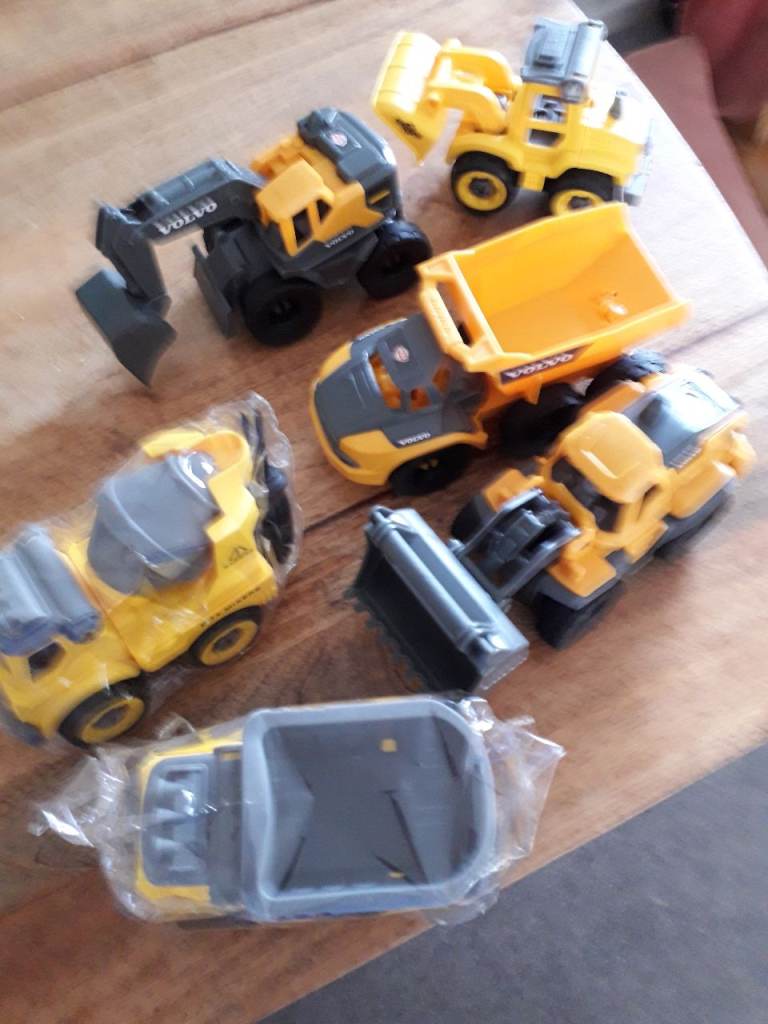 JOB LOT OF TOY DICKIE TRUCKS