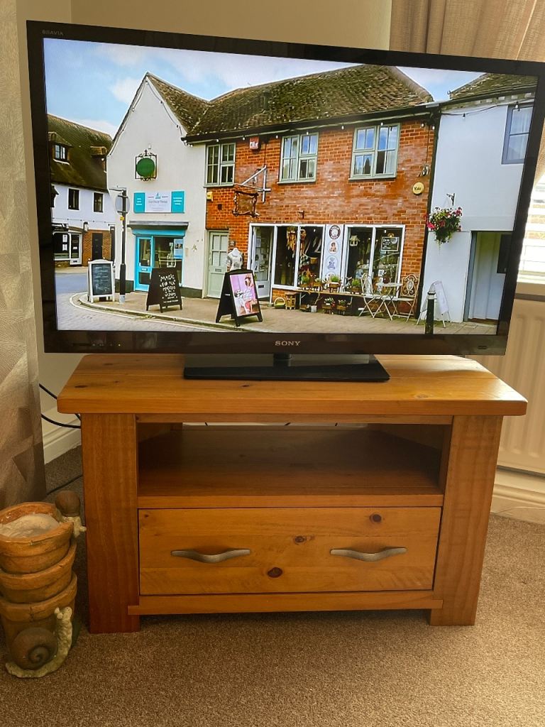 Sony television in as new condition 46 inch KDL 46