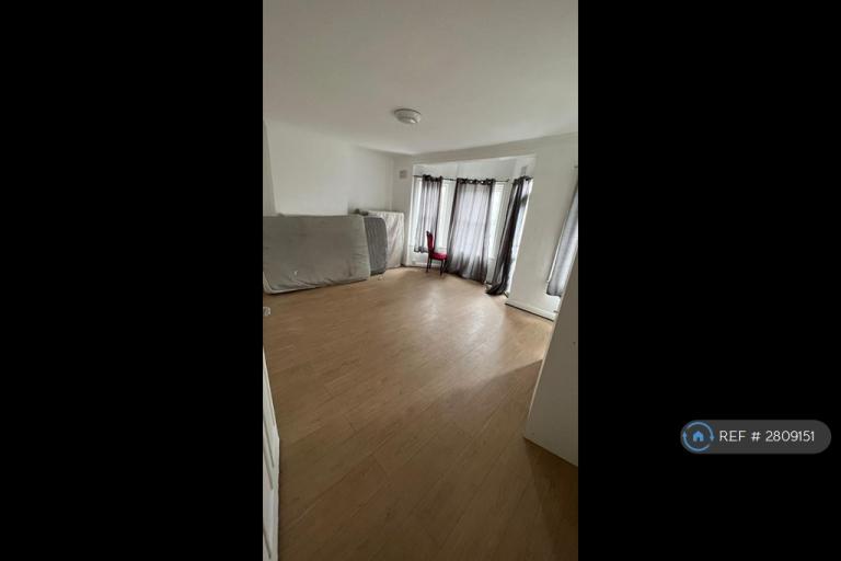 3 bedroom flat in Eastern Road, London, SE4 (3 bed) (#2809151)