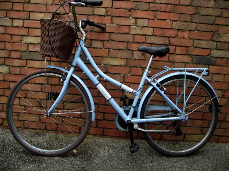 CROSS TOWN BIKE FOR SALE.CLEAN CONDITION.(FULLY SERVICED)