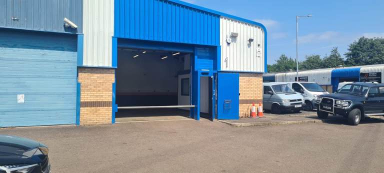 COMMERCIAL UNIT TO RENT