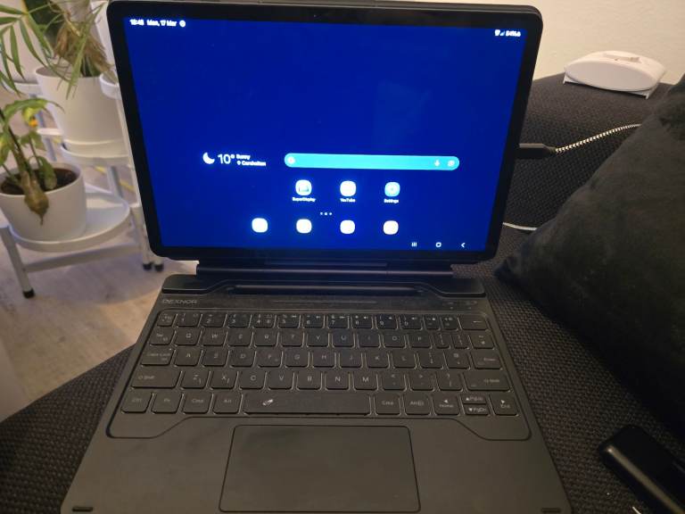 Samsung S9 Tablet with magnetic keyboard and trackpad
