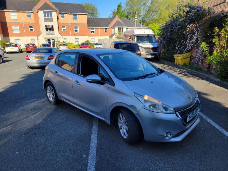 Peugeot, 208, Hatchback, 2013, Manual, 1398 (cc), 5 doors