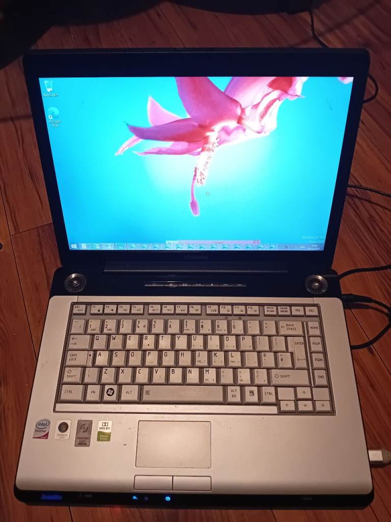 image for Wireless Toshiba laptop and charger included