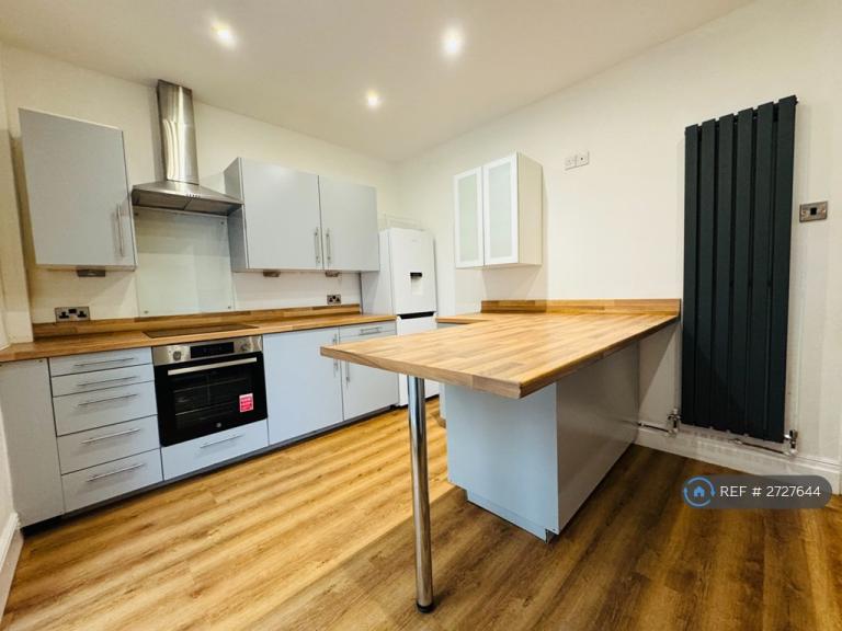 2 bedroom house in Ellesmere Street, Swinton, Manchester, M27 (2 bed) (#2727644)