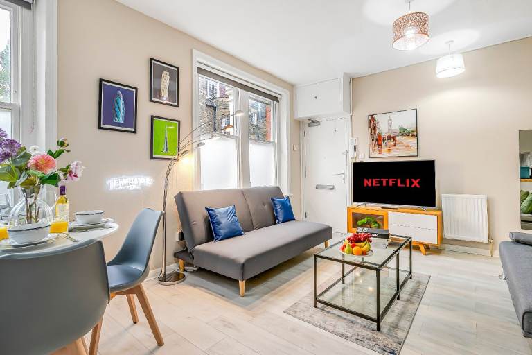 1 Bed Flat, Greencoat Mansions
