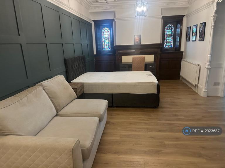 1 bedroom in Town Lane, Bradford, BD10 (#2923687)