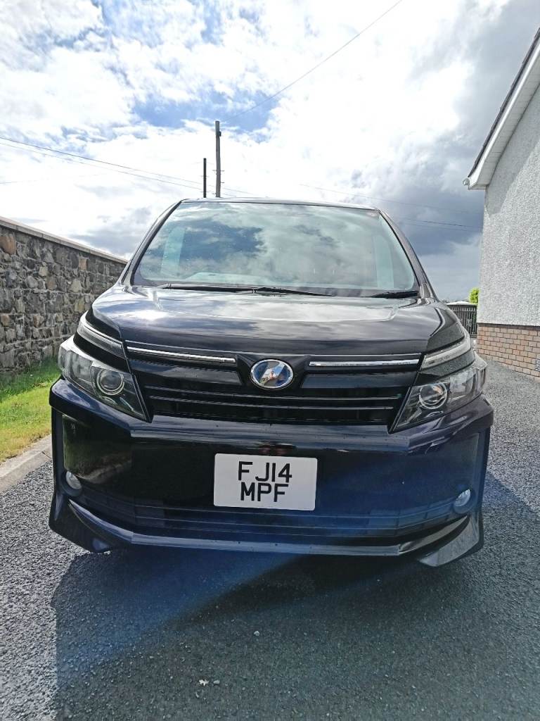 2014 Toyota Voxy/Noah Hybrid 7 seater Automatic