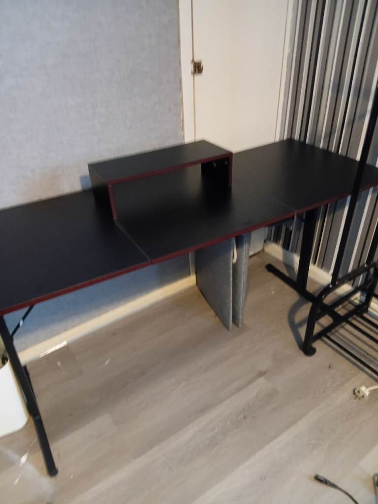 Gaming desk 