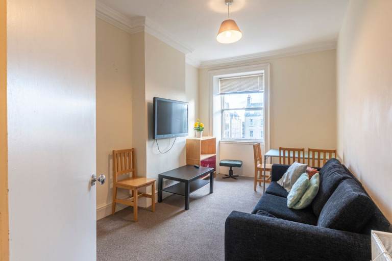 FESTIVAL: Fantastic 3 bedroom flat located on Nicolson Square in the heart of the Edinburgh Festival