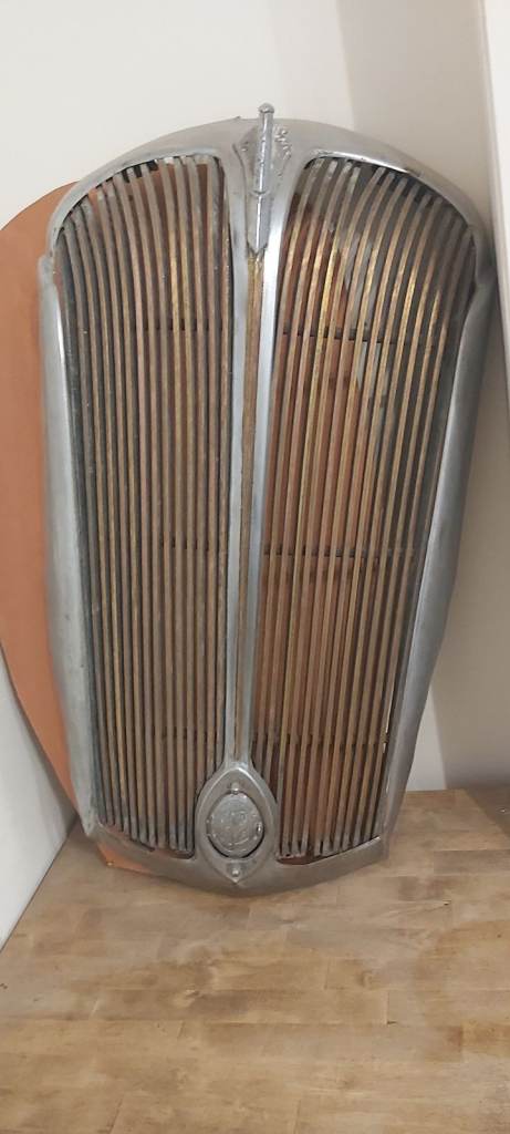 VINTAGE POSTWAR CAR GRILL