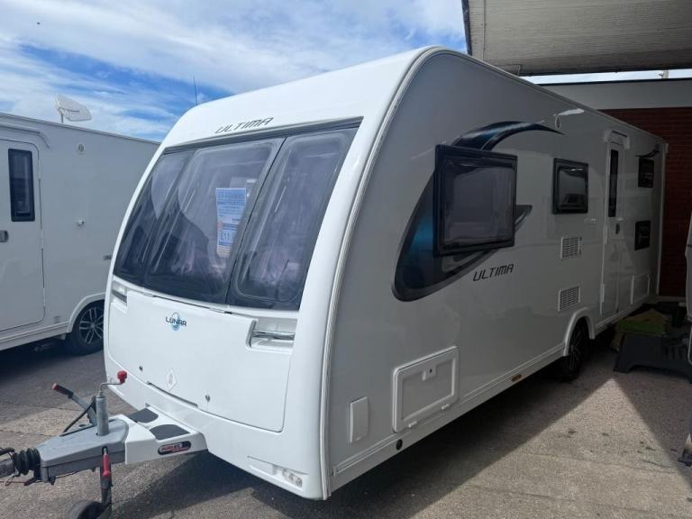 2017 LUNAR Ultima 586 6 Berth fixed bunk beds