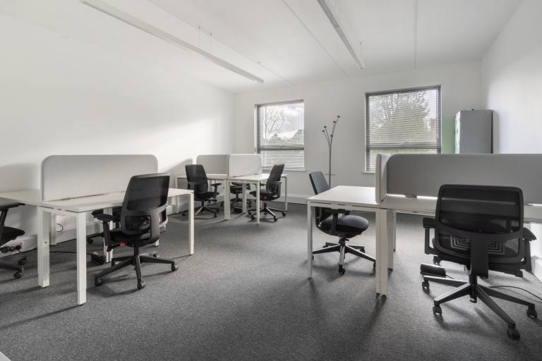 Dartford - DA1 5FS \ All-Inclusive Coworking Space for Rent