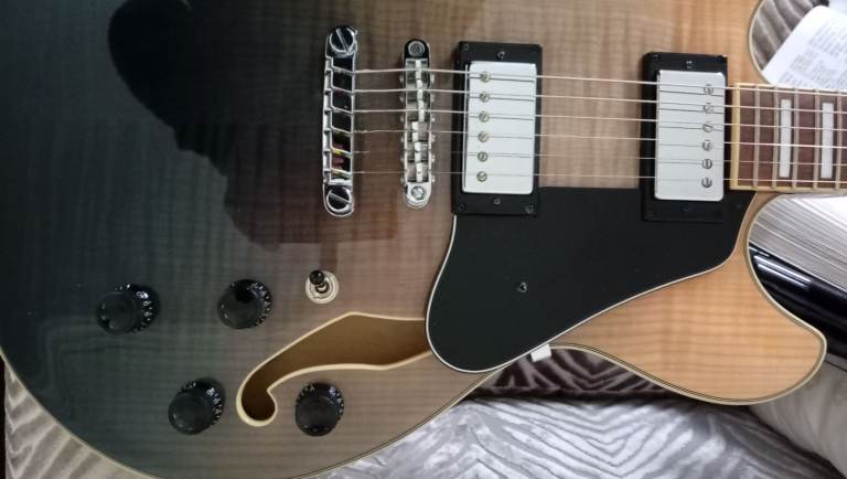 IBANEZ SEMI ACOUSTIC
