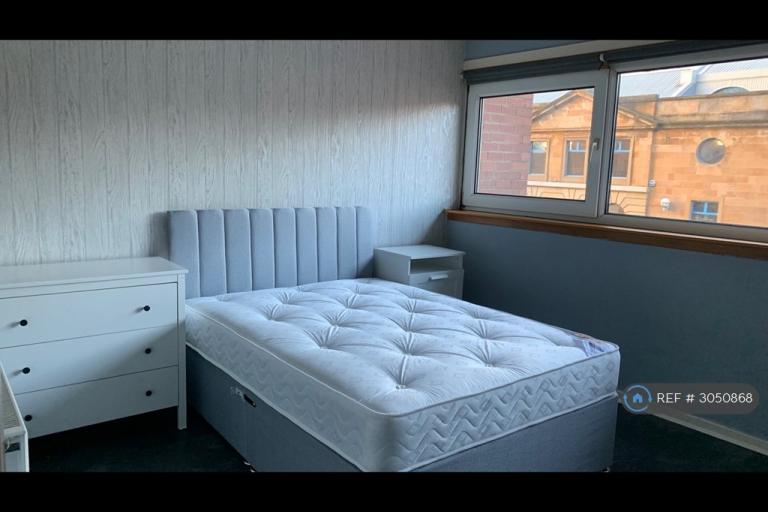 3 bedroom flat in Braid Square, Glasgow, G4 (3 bed) (#3050868)