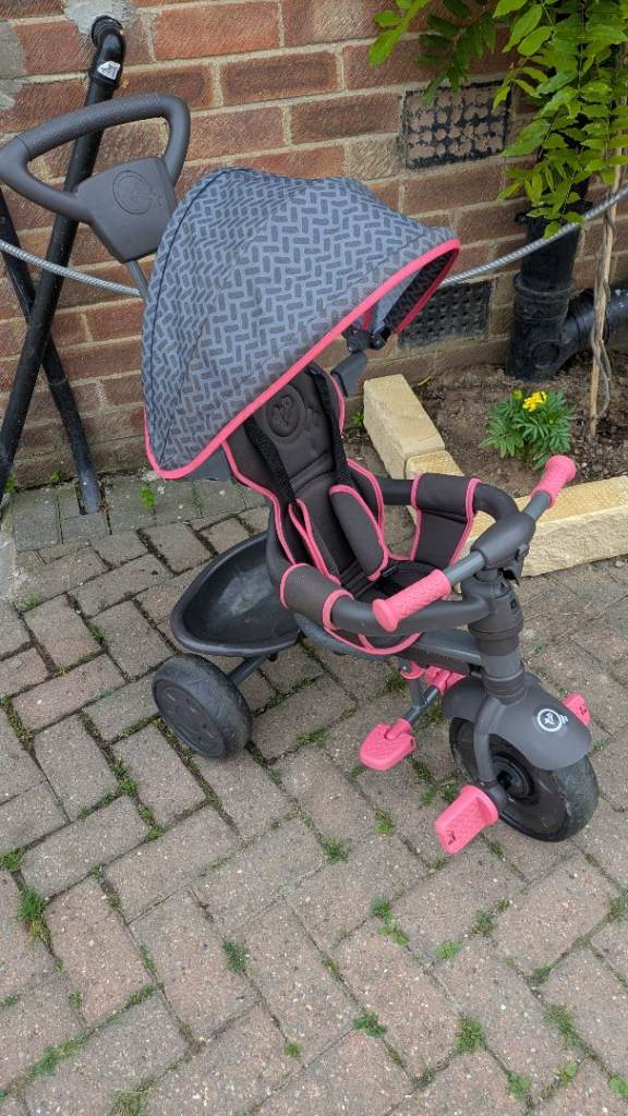 ChildsTricycle with Parent Handle and Sun Shade – Good Condition