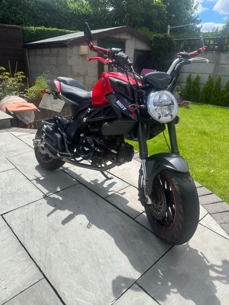 Lexmoto, RIOT, 2020, 124 (cc)