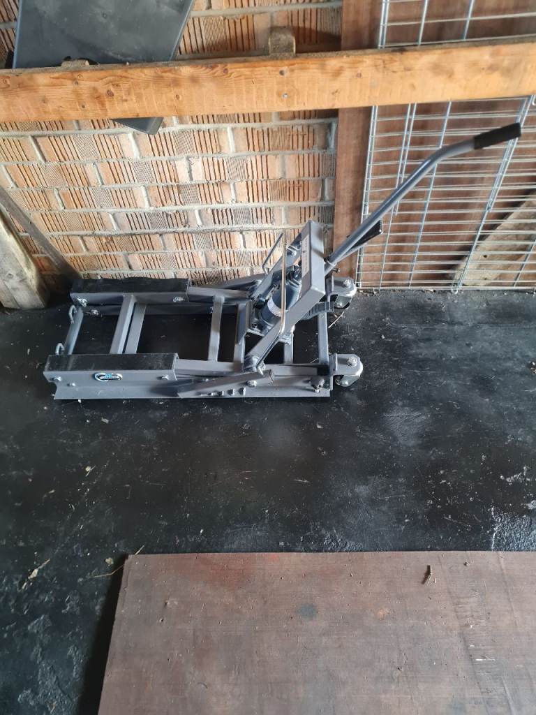 Motorcycle Hydraulic Lift. Like New.
