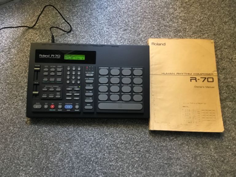 Roland R70 Human Rhythm Drum Machine + Manual + Adapter / Tr808 and Tr909 Sounds -VGC
