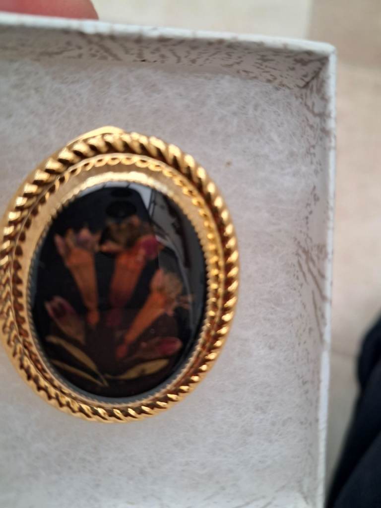 Gold Tone Brooch with Floral Inlay – Good Condition