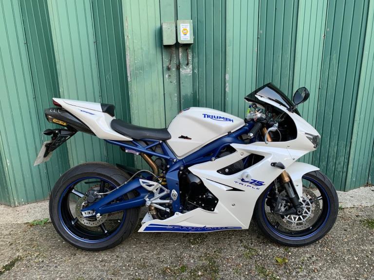  Triumph Daytona 675 TRIPLE (14.547 MLS) 1 OWNER SINCE 2013 / 7 SERVICE STAMPS !