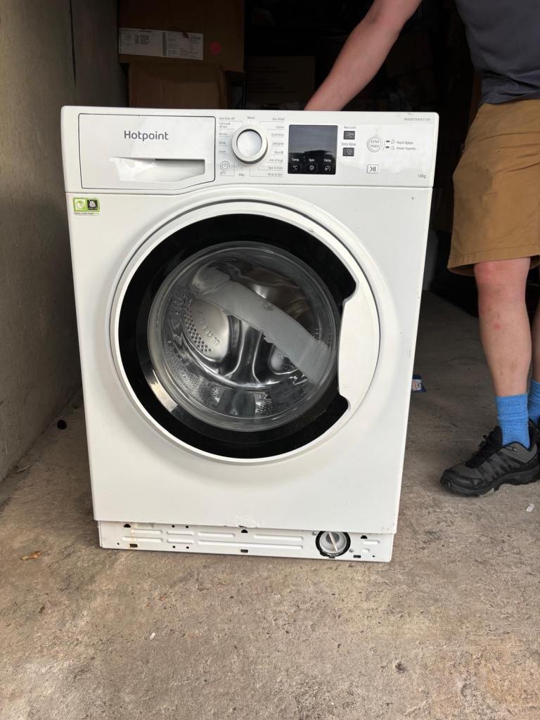 Hotpoint large load washing machine in excellent working order 