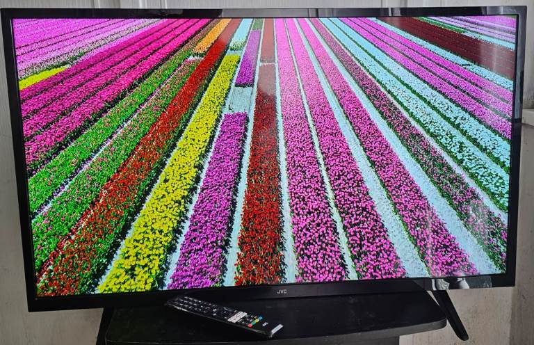 JVC ANDROID 39" LED SMART TV with FreeView, USB port and HDMI ports with remote control.
