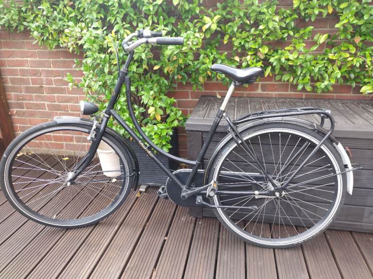 Genuine Dutch bike
23 inch frame and 28 inch wheels make this a tall bike
Sit up riding position
Bac