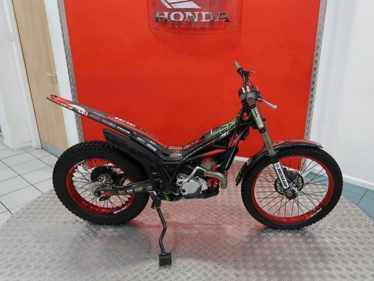 2022 Vertigo Jaime Busto Replica 300