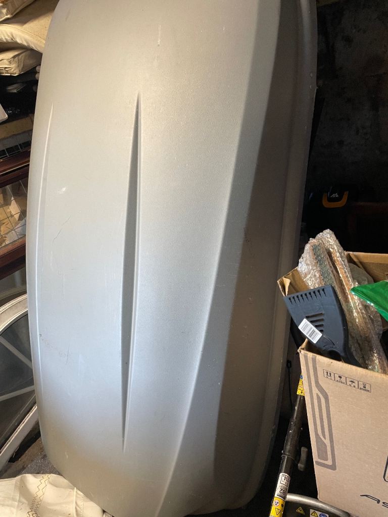 Roof box