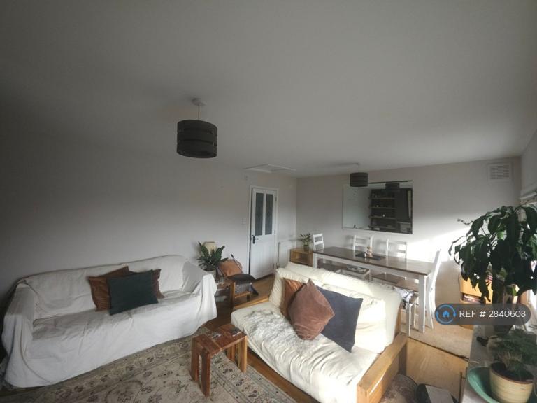 1 bedroom in Talfourd Road, London, SE15 (#2840608)