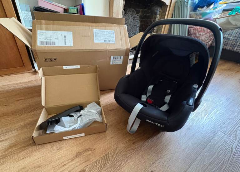 Maxi-Cosi CabrioFix i-Size Car Seat + NEW ISOFIX Base – Used Twice – £150 ONO