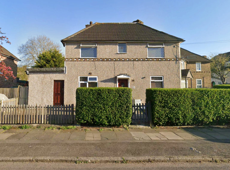 24 Boundfield Road SE6 1PW - AVAILABLE NOW!