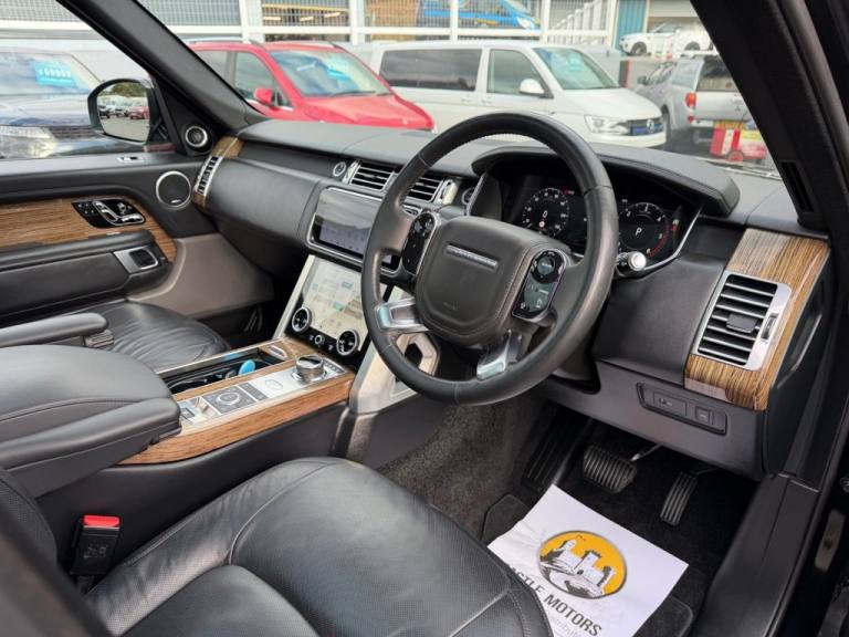 2020 70 RANGE ROVER 3.0 SD V6 VOGUE SE Diesel Auto with only 38,000 miles