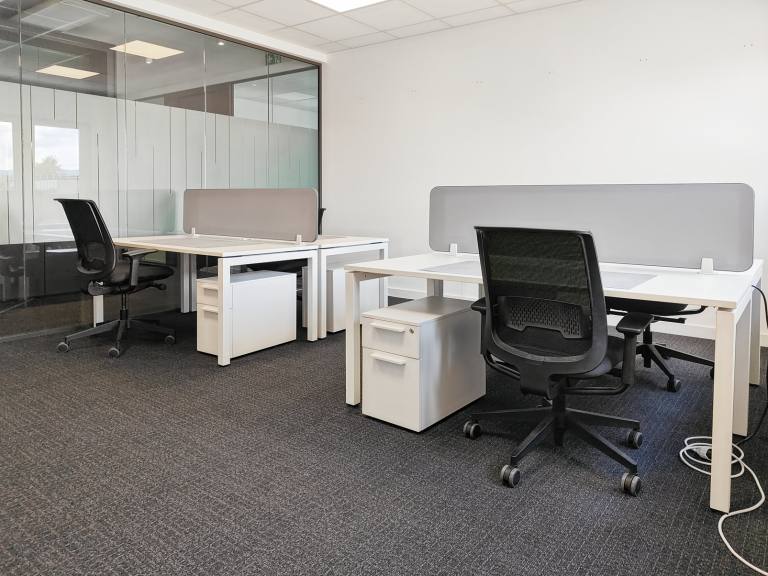 Gloucester - GL1 2NE \ Office for 3 Workstations Available Now