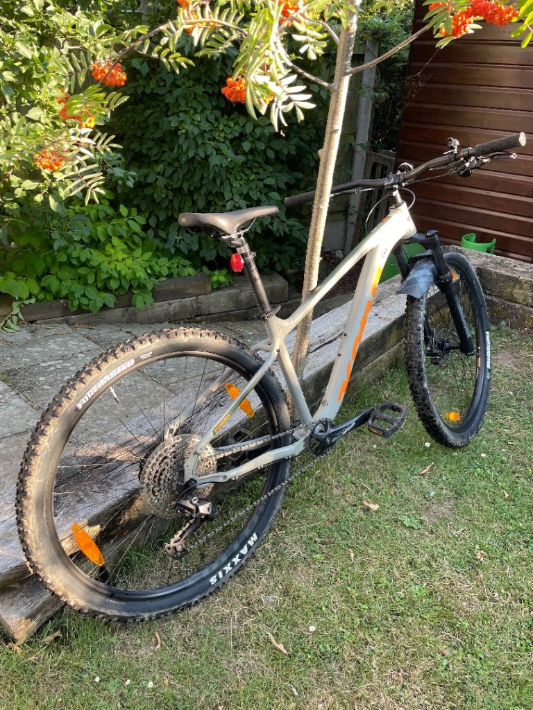 Kona Mahuna medium hardtail mountain bike