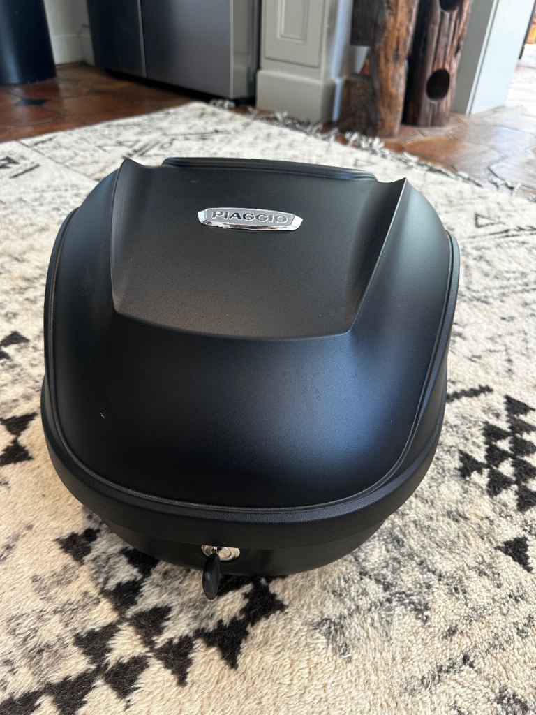 Piaggio top box - brand new 