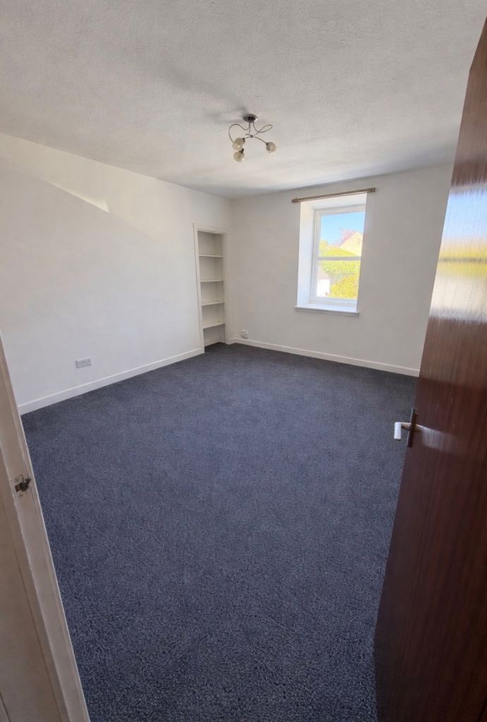 2 bedroom unfurnished first floor flat in broughty ferry to rent 