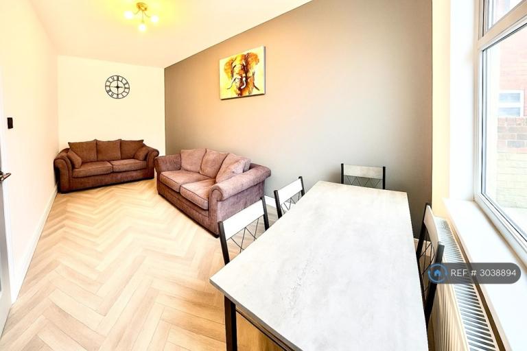 4 bedroom house in Waterloo Terrace, Ashton-On-Ribble, Preston, PR2 (4 bed) (#3038894)